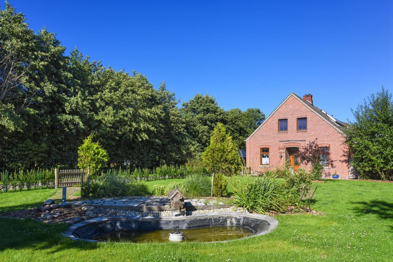 Ferienwohnungen Auf Dem Ferienhof Klein Husums Werdum Exterior photo